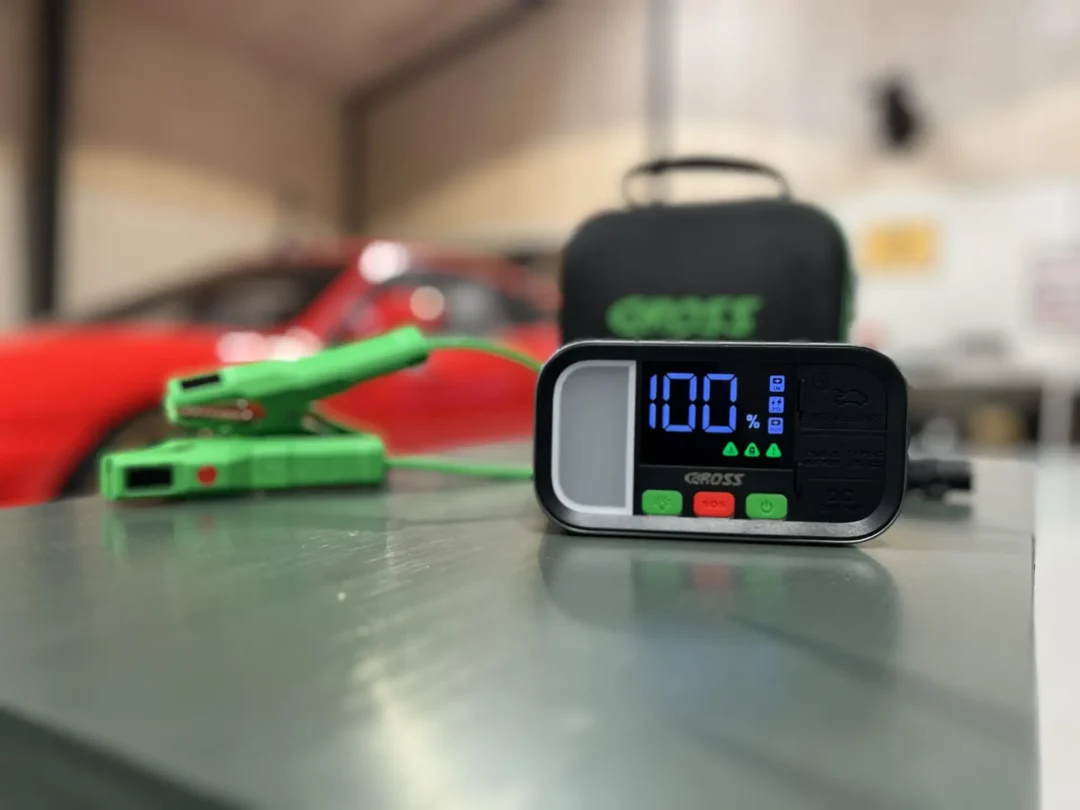 Battery Clamps Automatically Detect Positive and Negative Terminals